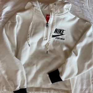 Nike Sportswear cropped hoodie
